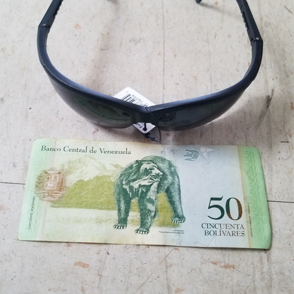 Full moon Safety Glasses Sunglasses plus 50 Venezuela bolivar note currency note - Picture 4 of 5